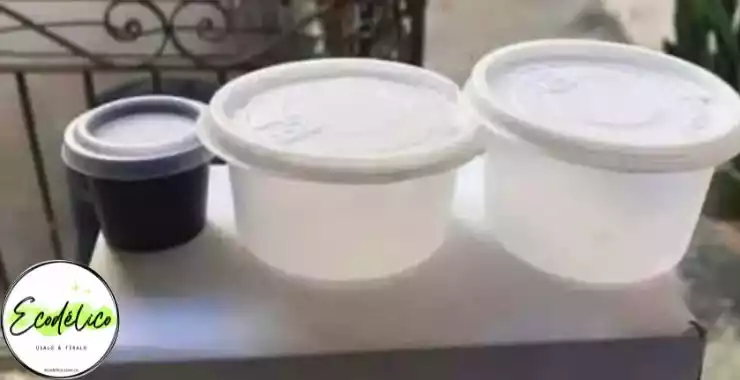 Tazas con tapa para postres y salsas