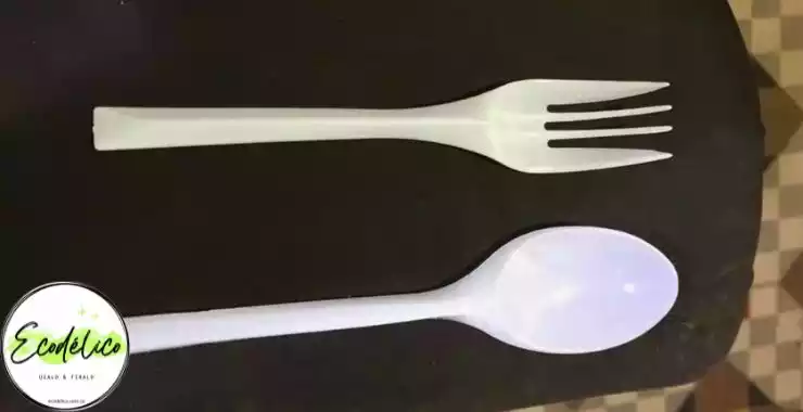 Cuchara y tenedor de plástico