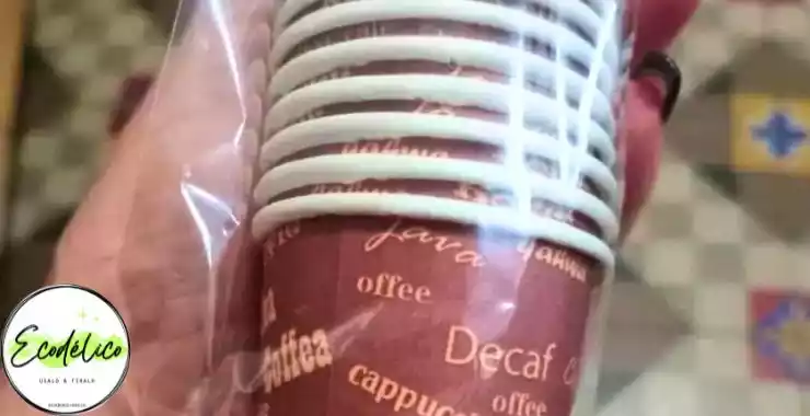 Vasos desechables para el café con leche