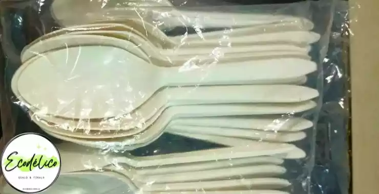 Cucharas blancas desechables
