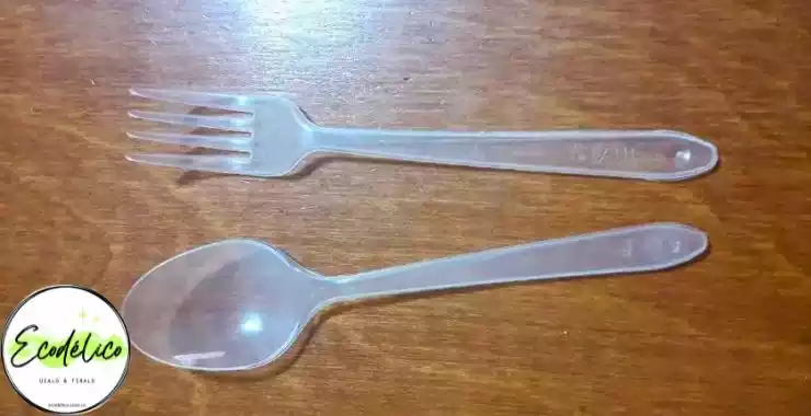 Tenedor y cuchara trasparente