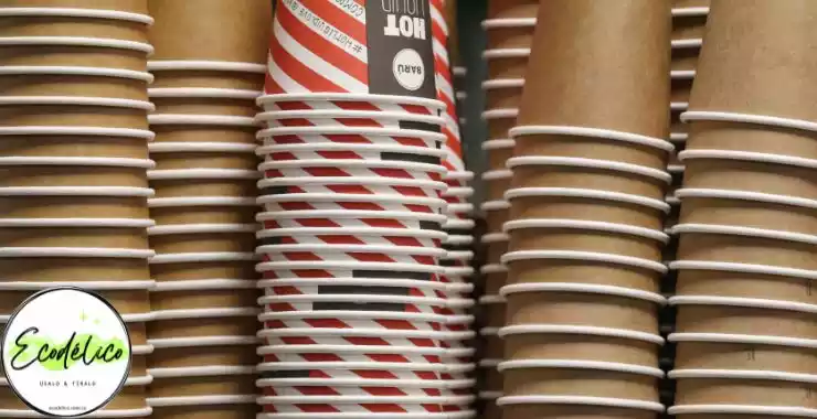 vasos desechables de carton de color cafe